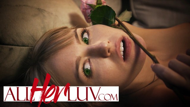 Fatata Kristen Scott e Scarlett Sage partecipa in clip tette naturali