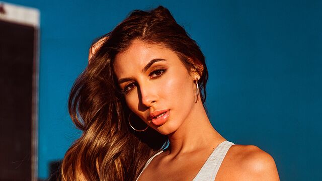 Zähe Gianna Dior's Film anschauen