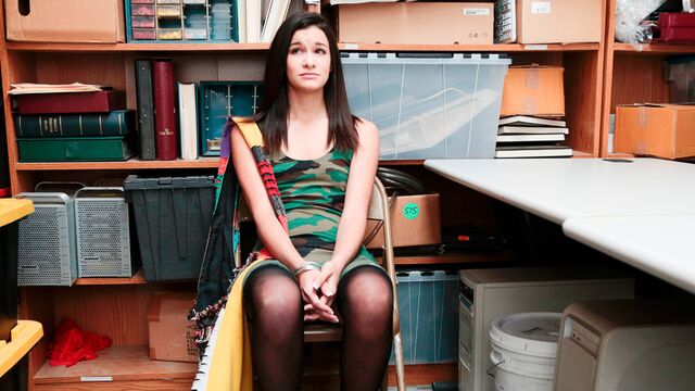 Eden Sin en clip de piernas en los hombros de Shoplyfter