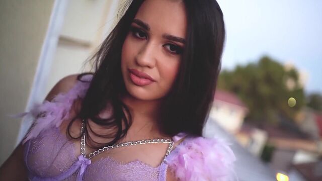 Bande-annonce striptease de la fragile créature 