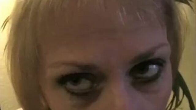 Bambola donna amorevole partecipa in xxx scopata del culo