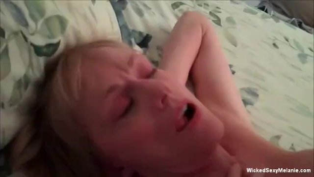 डरपोक  मीठा एक का चलचित्र देखें