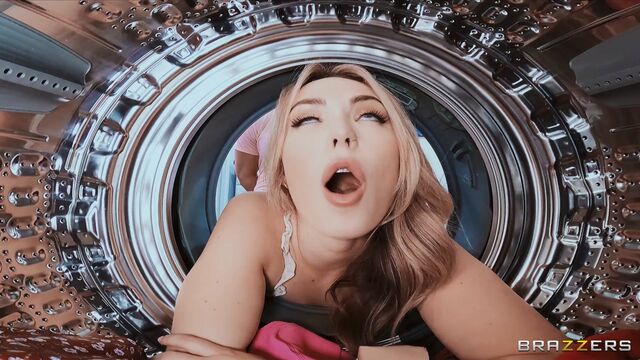 Assista cena da romântica Richelle Ryan e Lilly Bell