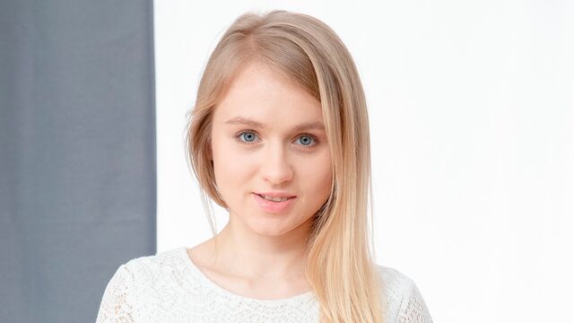 Lightfairy in Jung Sexfilm von Anal Angels