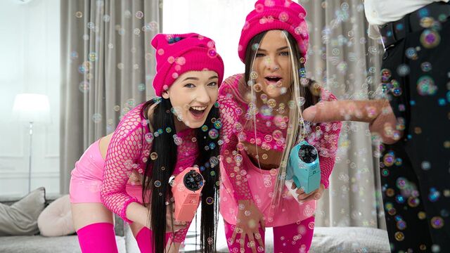 OnlyTarts presenta porno con las tetas naturales de Emily First y Britney Dutch