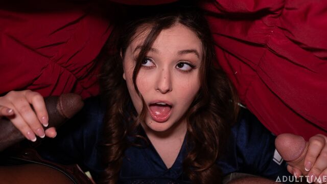 Leana Lovings dans contenu x gros seins de Modern-Day Sins