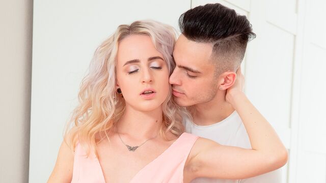 Hanna Rey in azione orale di Teen Sex Mania