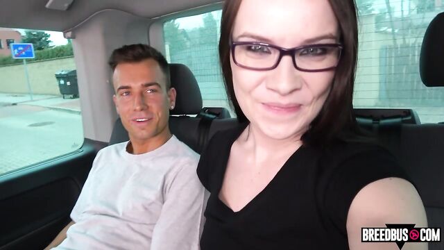 Figa Jamie Oliver partecipa in video auto