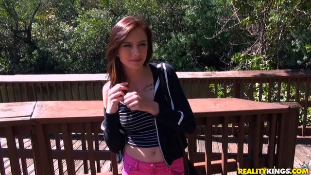 नटखट  Richelle Ryder में मिशनरी क्रिया