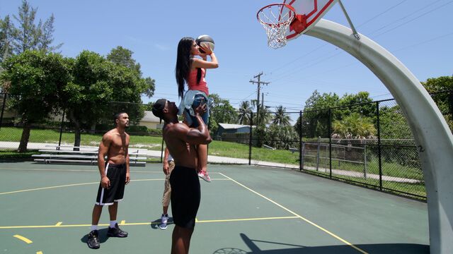 Michelle Martinez en porno de grupo de Monsters of Cock