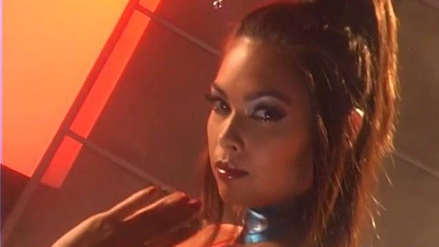 Tera Patrick presenta clip con las posando de Tera Patrick