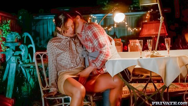 Alyssa Reece in azione cowgirl di Private Stars