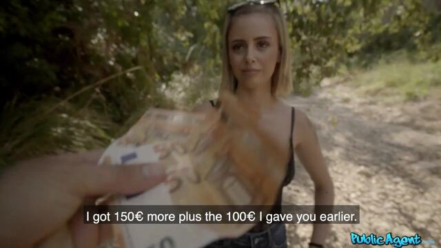 Gorgeous Lya Missy - outdoor video - Public Agent