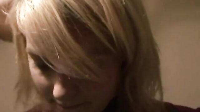 Raffinierte Noname - Im Bett Clip - Czech Streets