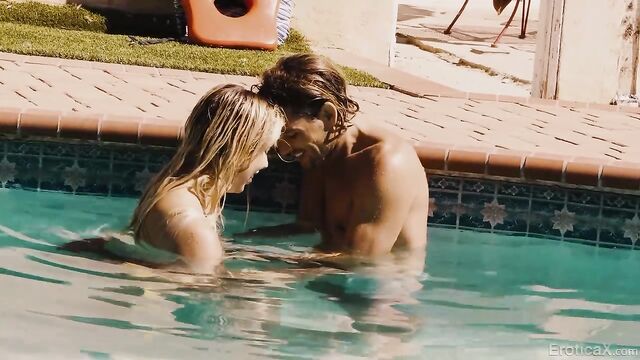 Erotica X präsentiert Chanel Grey's Teenie Clip