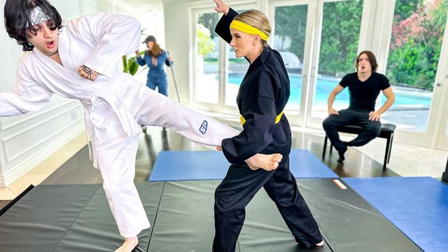 La caliente Dee Williams y Pristine Edge - escena de mamadas - Anal Mom