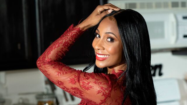 Olivia Jayy en vídeo de negro de Babes