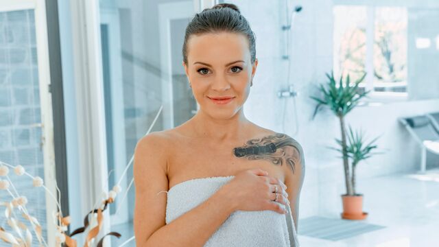 Mira rodaje con la glamorosa Lita Phoenix