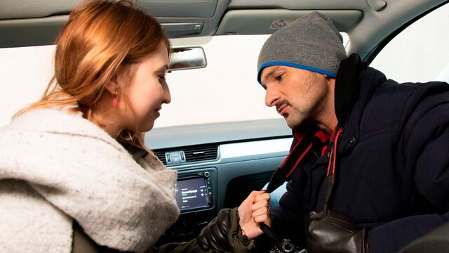 Playful Iris's legs on shoulders porn