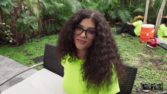 काफी Remy Woods में अभिनय किया बिग गांड दृश्य