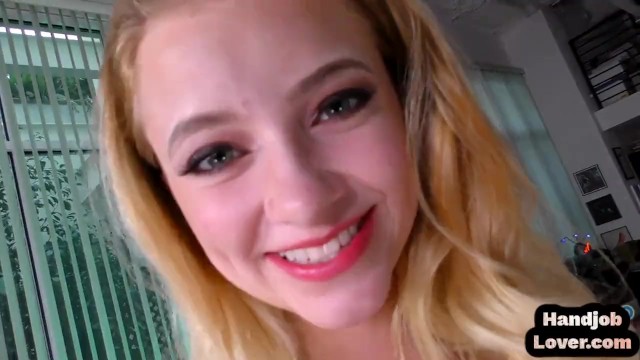 Pupazza in oscenità tette minute di Finishes The Job