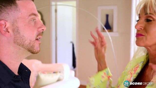 Milf presenta porno missionaria con Sally D'Angelo