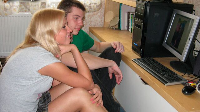 Hailey में कंधों पर पैर क्लिप Sell your GF द्वारा