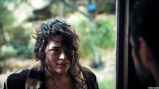 Victoria का कंधों पर पैर ट्रेलर