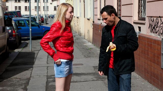 गूढ  Violetta में वयस्क क्रिया