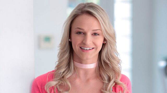 Family Strokes apresenta oral sexo da Emma Hix