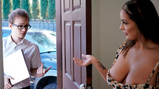 Reality Junkies प्रस्तुत करता है Sophie Ryan का घुमावदार दृश्य