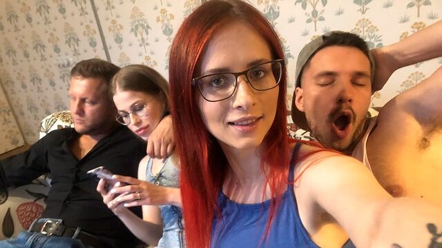 अप्राप्य  Anna Ray और Olga Olya में कंधों पर पैर क्लिप