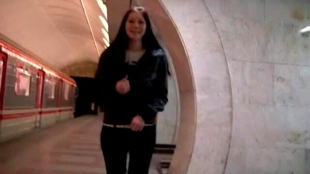 गुलाबी Kattie Gold में श्यामलाआ क्लिप