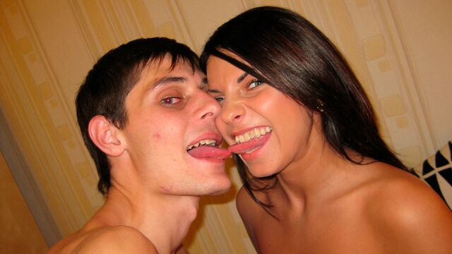 Young Libertines प्रस्तुत करता है Lupe Burnett का प्राकृतिक स्तन क्लिप