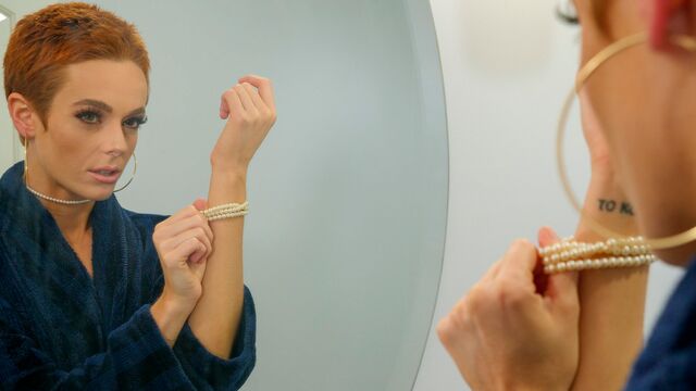 Coole Sidra Sage in Auf dem Sofa Sex