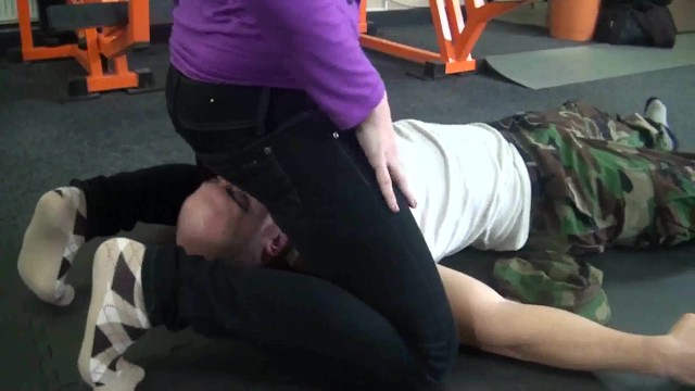 L'insatiable  gonzesse - pornographie fantasme - Facesitting Austria