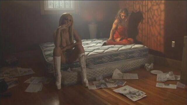 Tera Patrick présente vidéo striptease de Rita Faltoyano et Nikki Benz