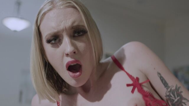 La exquisita Marilyn Johnson en porno de cabello liso