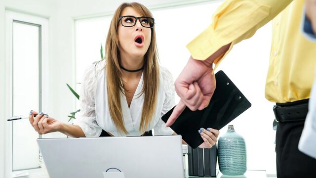 La indecente Jordan Maxx y Brad Sterling - clip de vaquera - Mom Drips