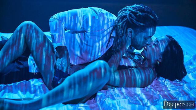 Milf movie with femme fatale Sarah Illustrates from Deeper