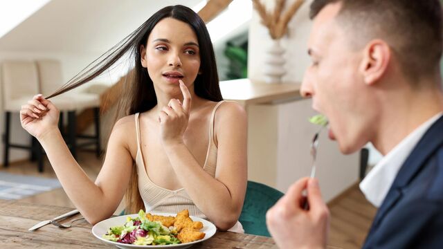 Nubile Films présente clip missionaire de Ohana Petite