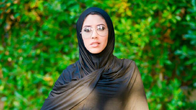 Exxxtra Small प्रस्तुत करता है Angel Del Rey का कुत्ते शैली क्लिप