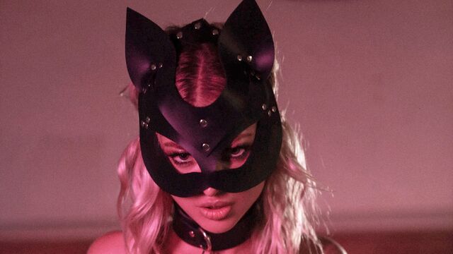 Femme fatale JennyQ - solo action - StasyQ