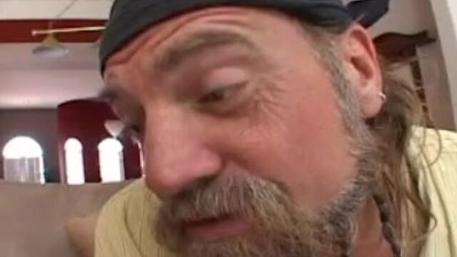 Adelanto de la sucia Tia y Brian de tetas naturales 