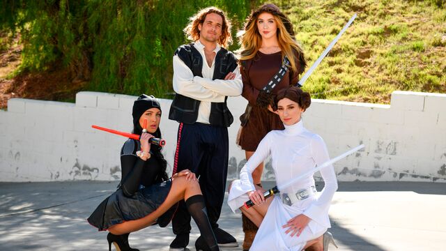 Andi Rose e Mila Monet em sentando na cara trailer no BFFs