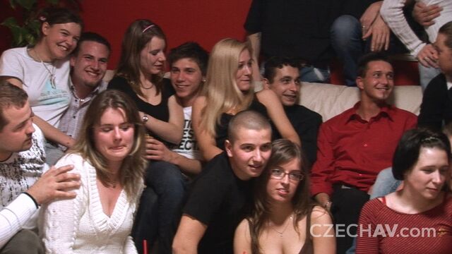 प्राकृतिक स्तन अश्लील साहित्य Czech Mega Swingers से डरपोक  Noname के साथ