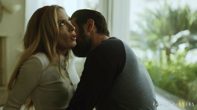 Aiden Ashley in scena amatoriale di Family Sinners