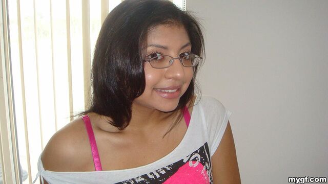 Reine Püppchen's XXX-Film anschauen