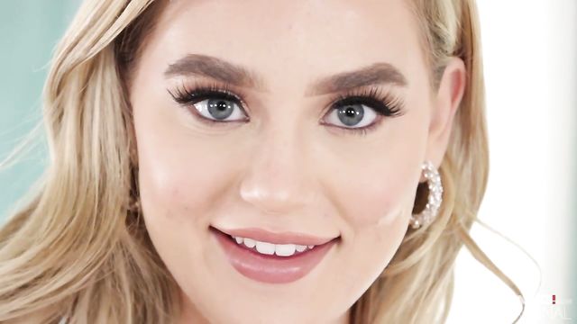 Film giovane con giunonica Blake