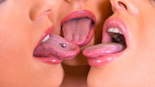 Cecilia De Lys e Lucy Heart in videata lesbica di Distorded